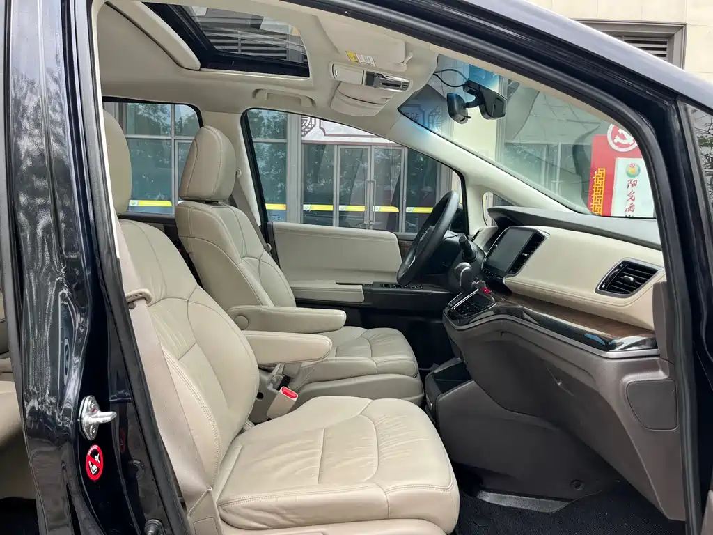 Honda Odyssey 2018 — фото 14