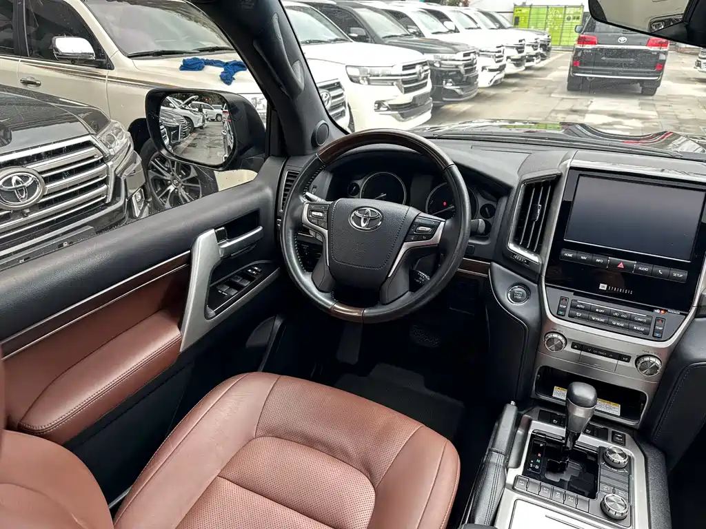 Toyota Land Cruiser 2020 — фото 9