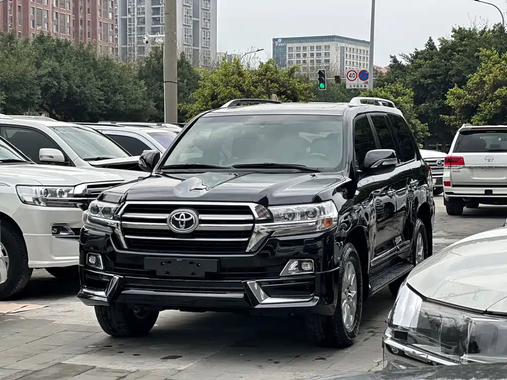 Toyota Land Cruiser 2020 — фото 1