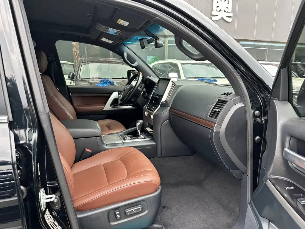 Toyota Land Cruiser 2020 — фото 16