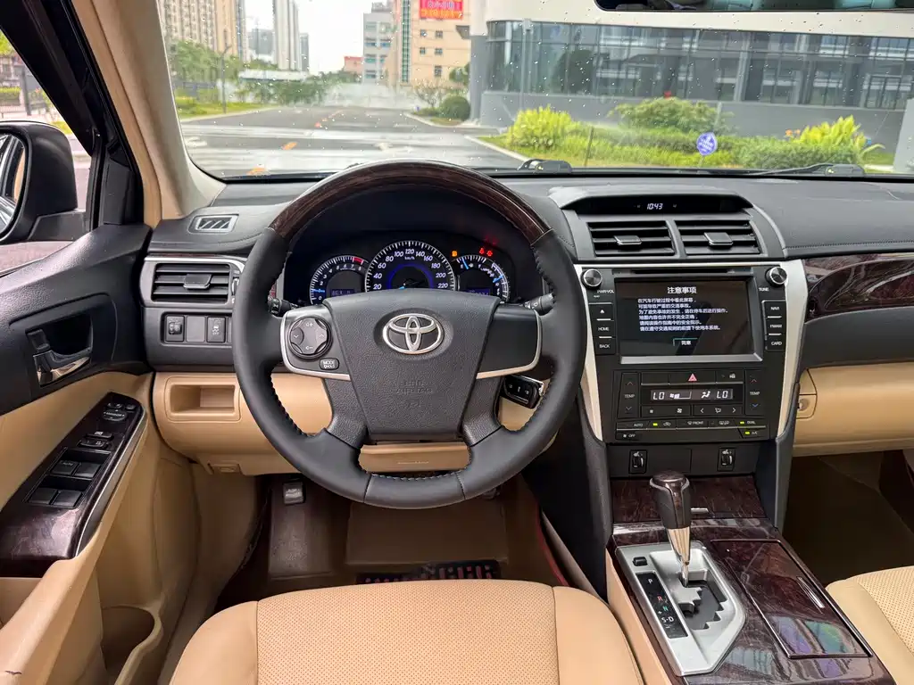 Toyota Camry 2015 — фото 9
