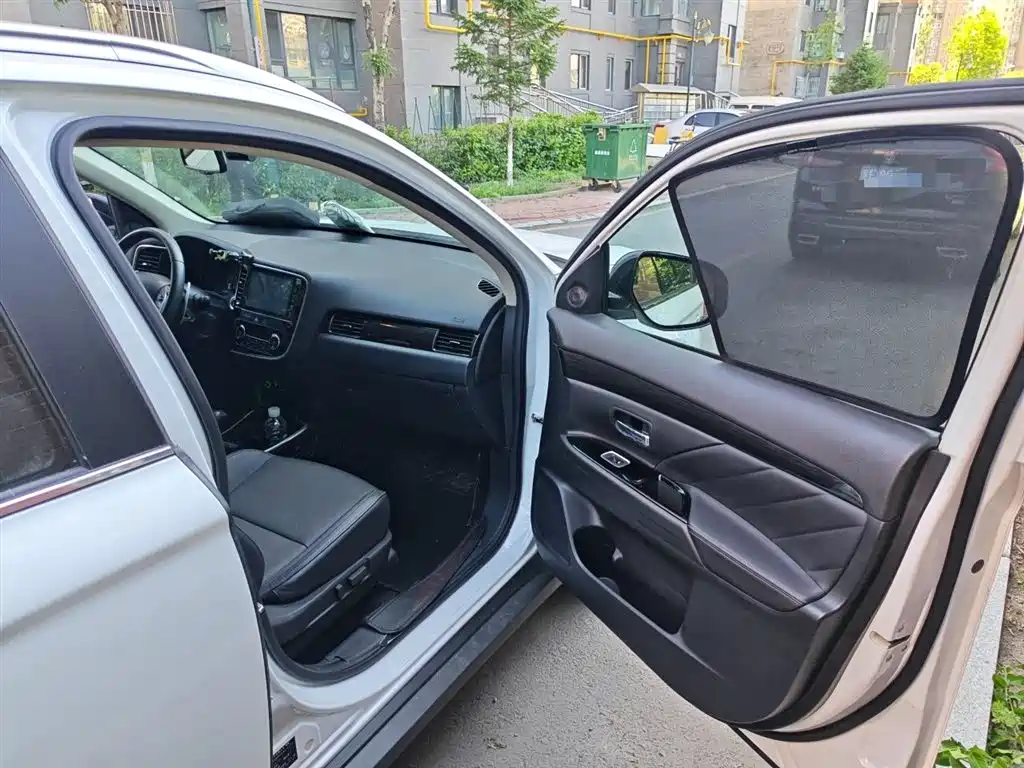Mitsubishi Outlander 2019 — фото 21