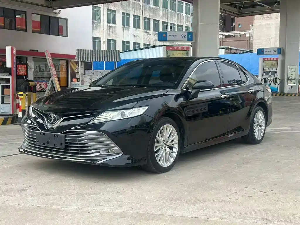 Toyota Camry 2020 — фото 1