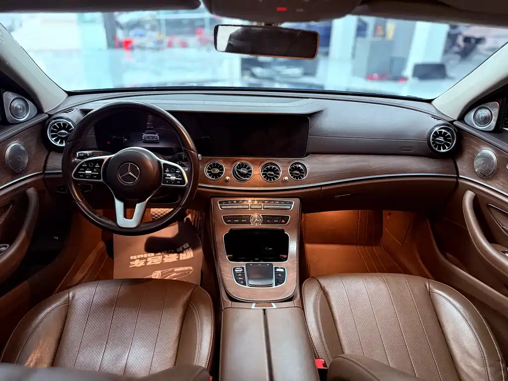 Mercedes-Benz E-Class 2019 — фото 13