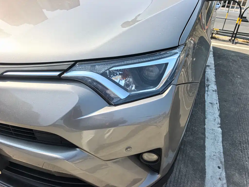 Toyota RAV4 2019 — фото 15