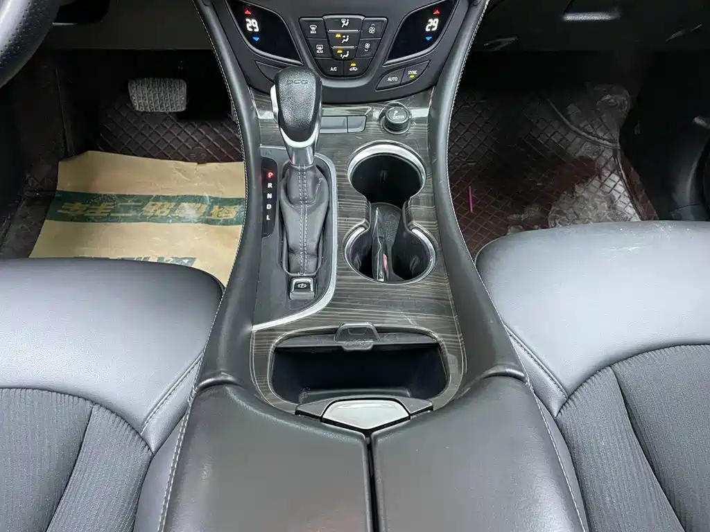 Buick Envision Plus 2018 — фото 25