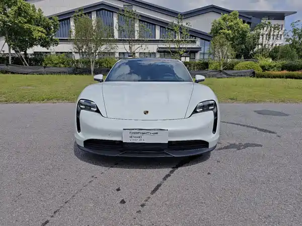 Porsche Taycan 2023