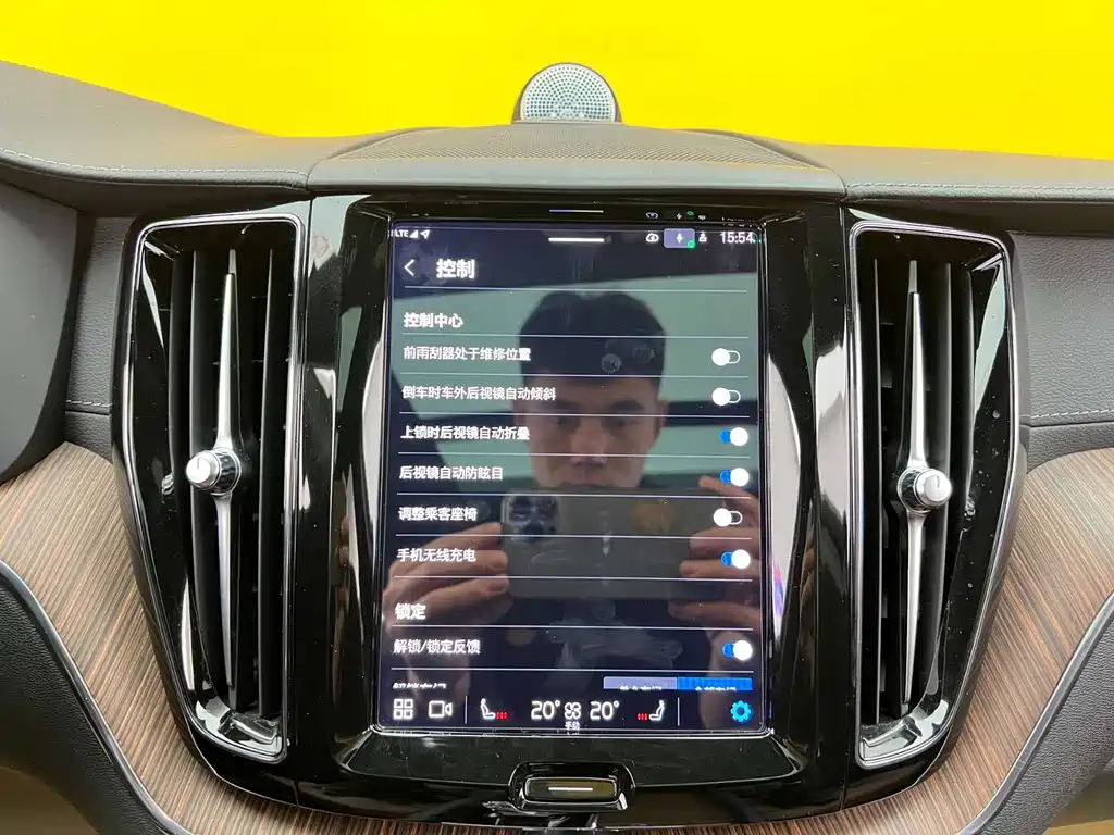 Volvo XC60 2022 — фото 20