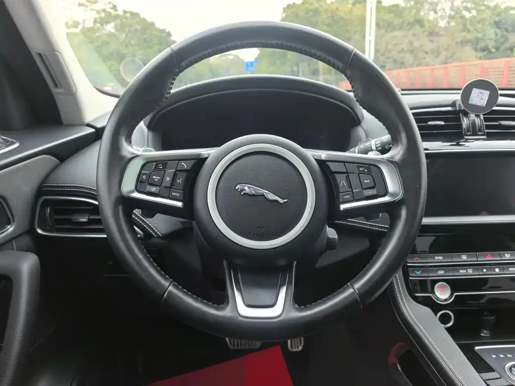 Jaguar F-PACE 2020 — фото 9