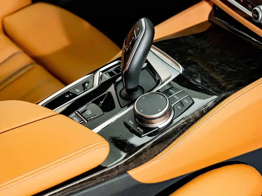 BMW 6 Series GT 2024 — фото 20