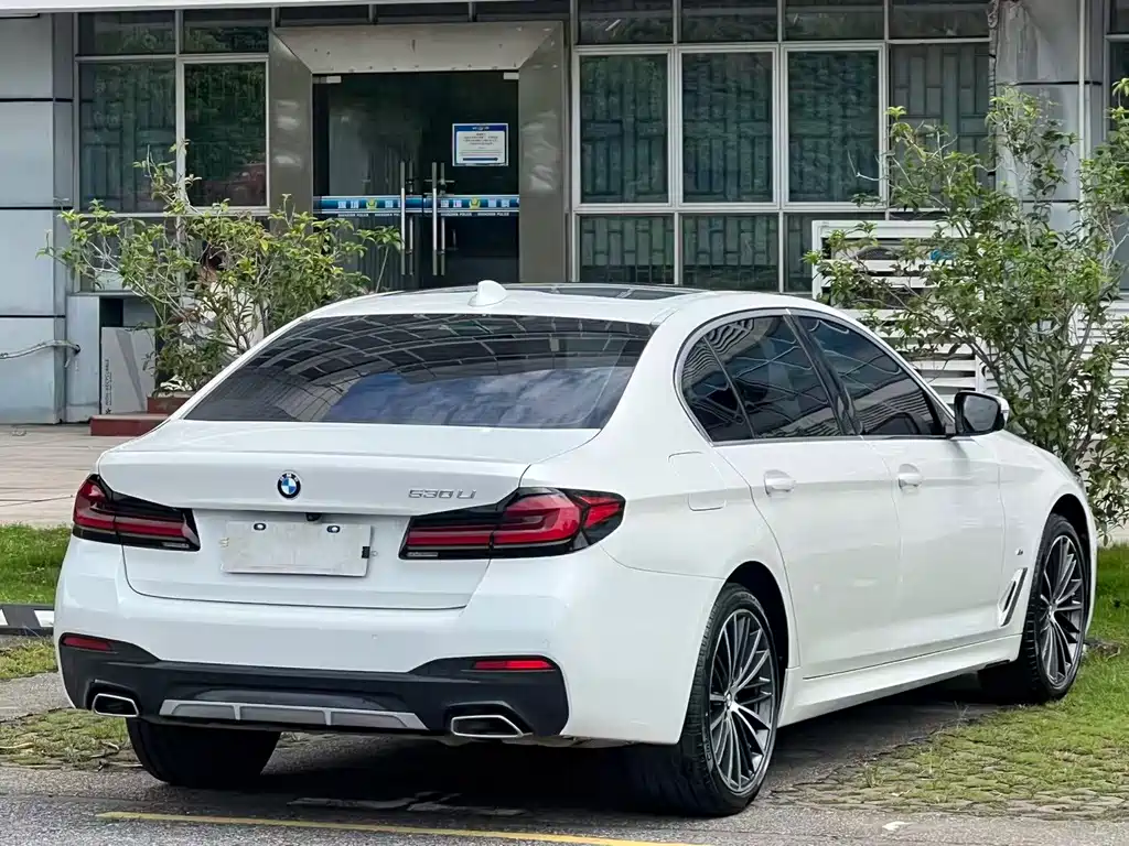 BMW 5 Series 2023 — фото 4