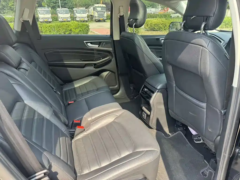 Ford Edge 2020 — фото 14