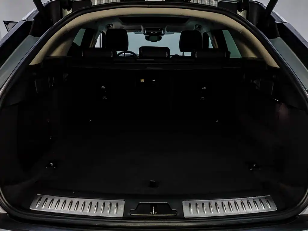 Land Rover Velar 2023 — фото 13