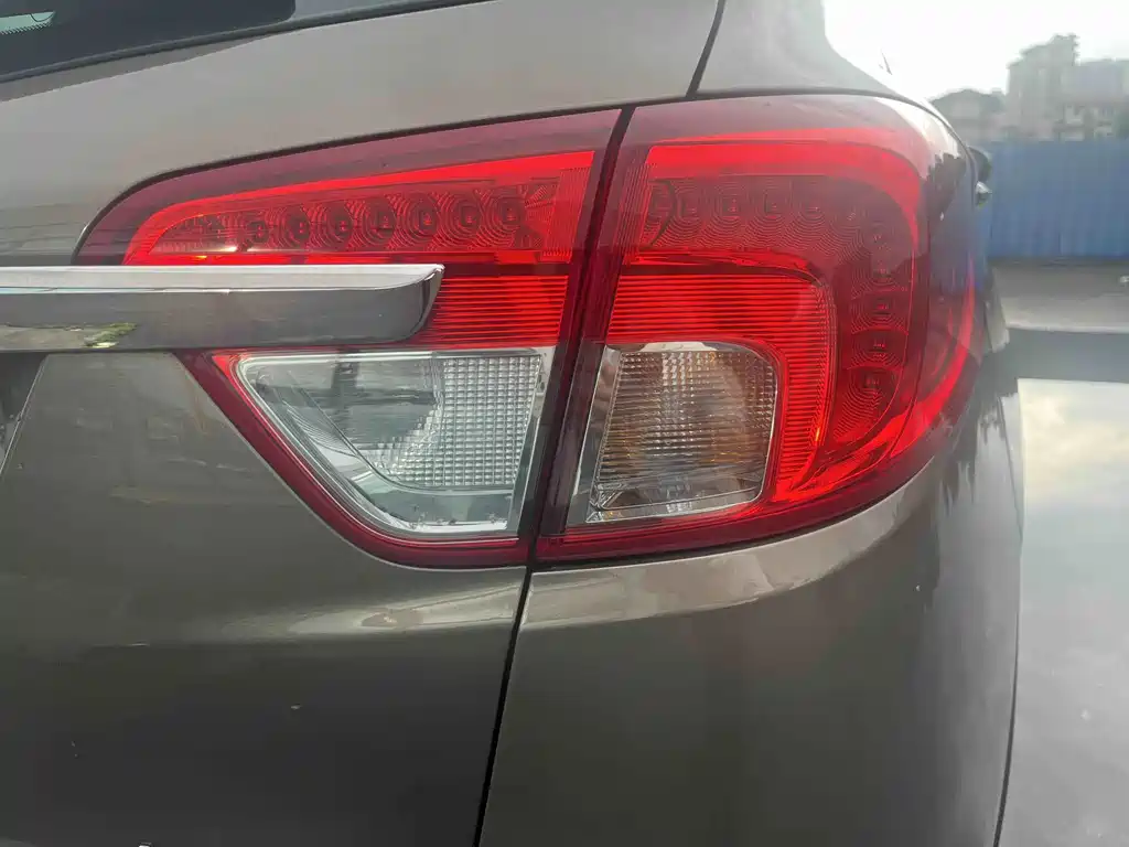 Buick Envision Plus 2017 — фото 11