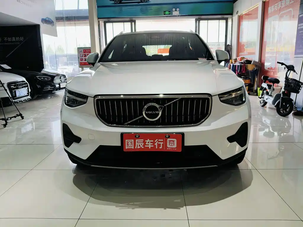 Volvo XC40 2023 — фото 2