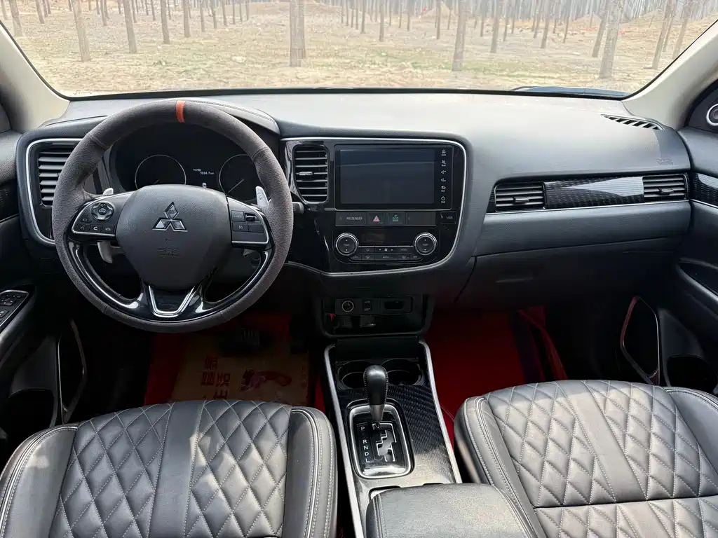 Mitsubishi Outlander 2022 — фото 13