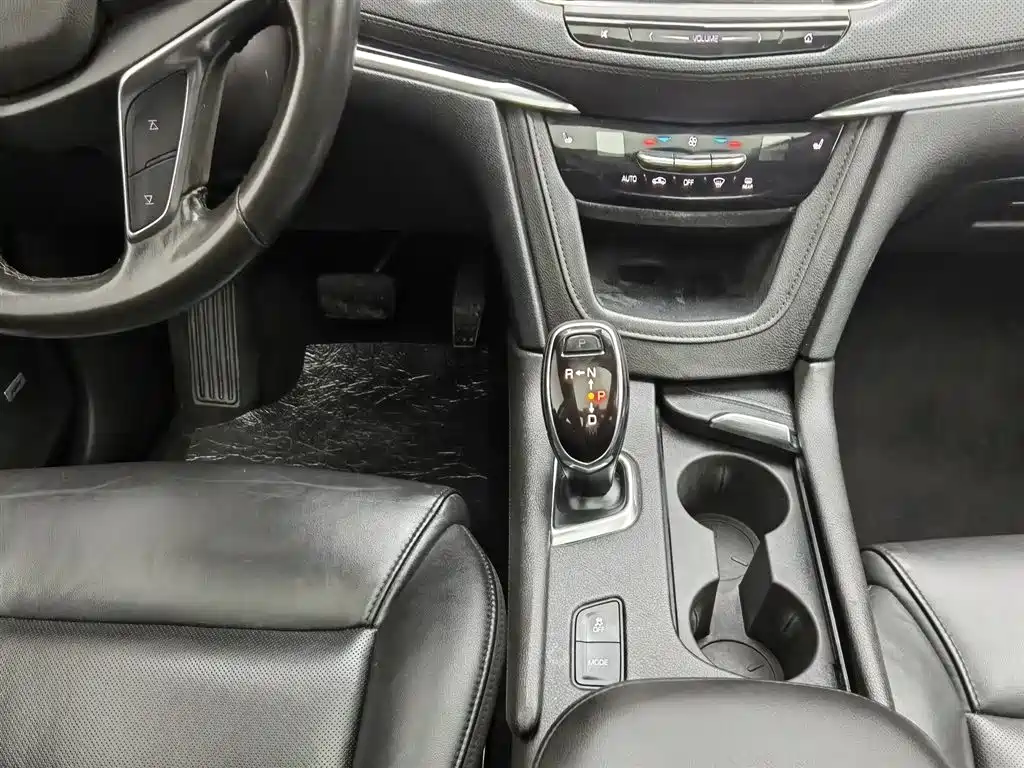 Cadillac XT5 2018 — фото 13