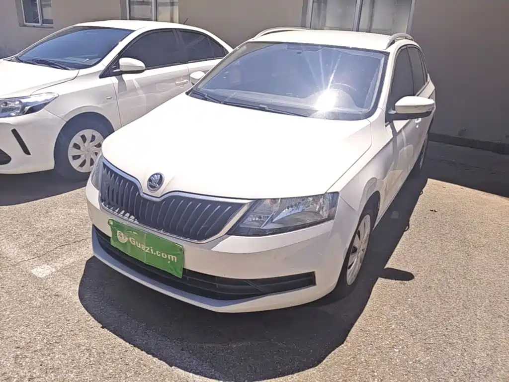 Skoda Rapid Spaceback 2020 — фото 2