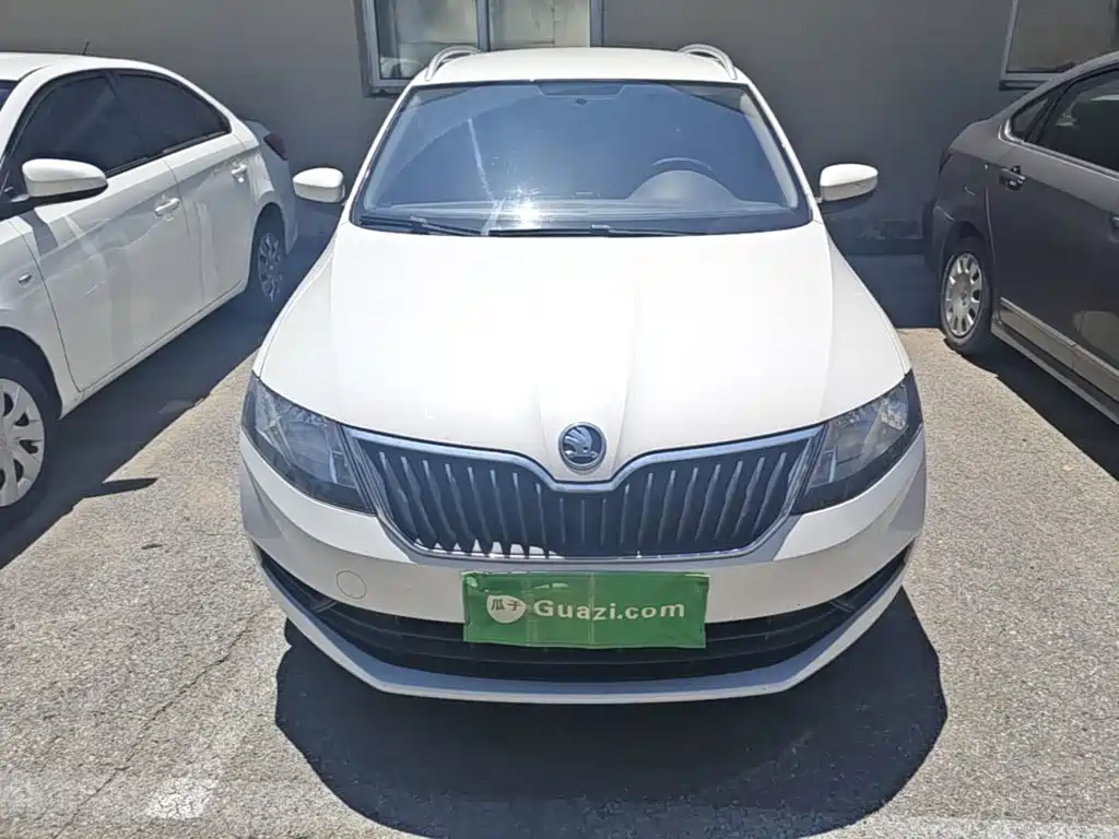 Skoda Rapid Spaceback 2020 — фото 3