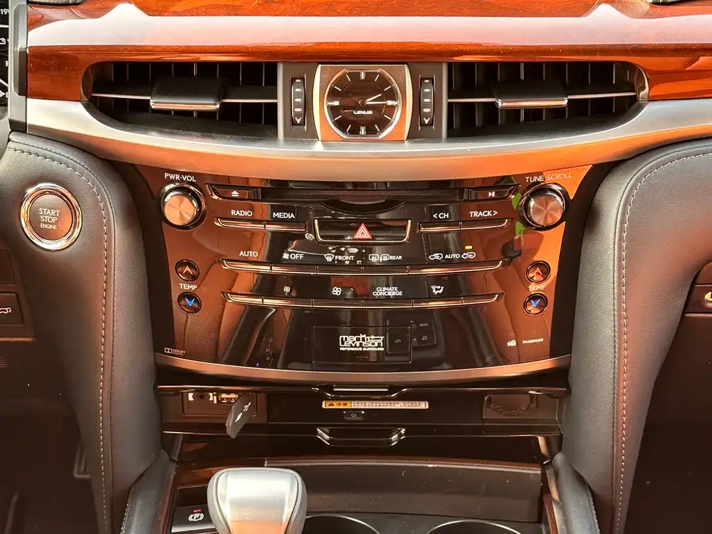 Lexus LX 2016 — фото 24