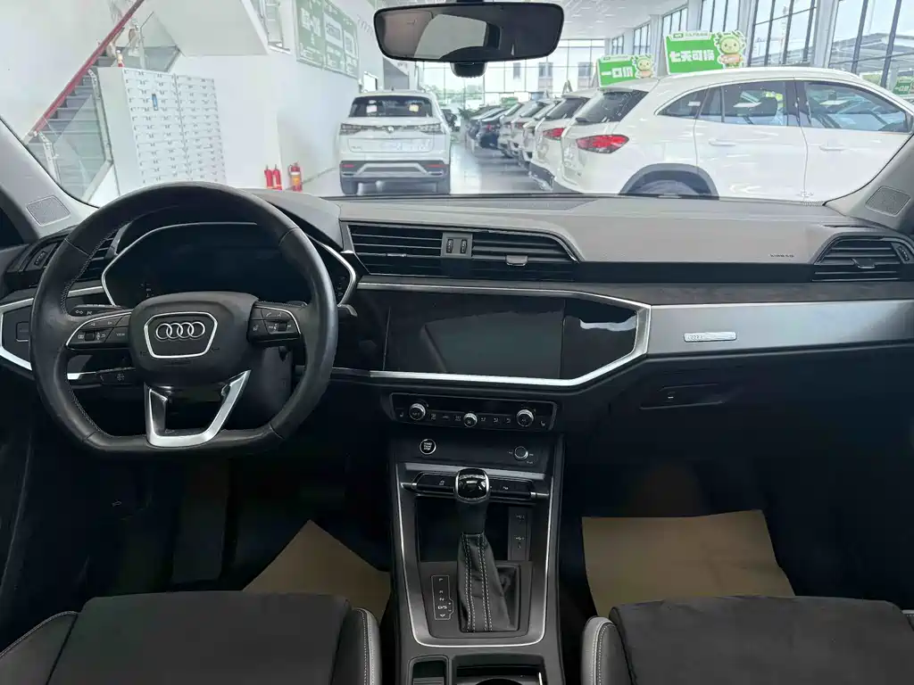 Audi Q3 2023 — фото 24