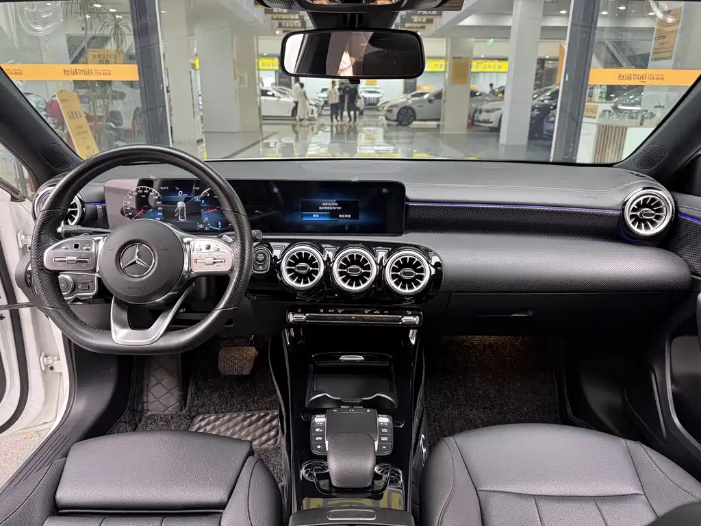Mercedes-Benz A-Class 2022 — фото 10
