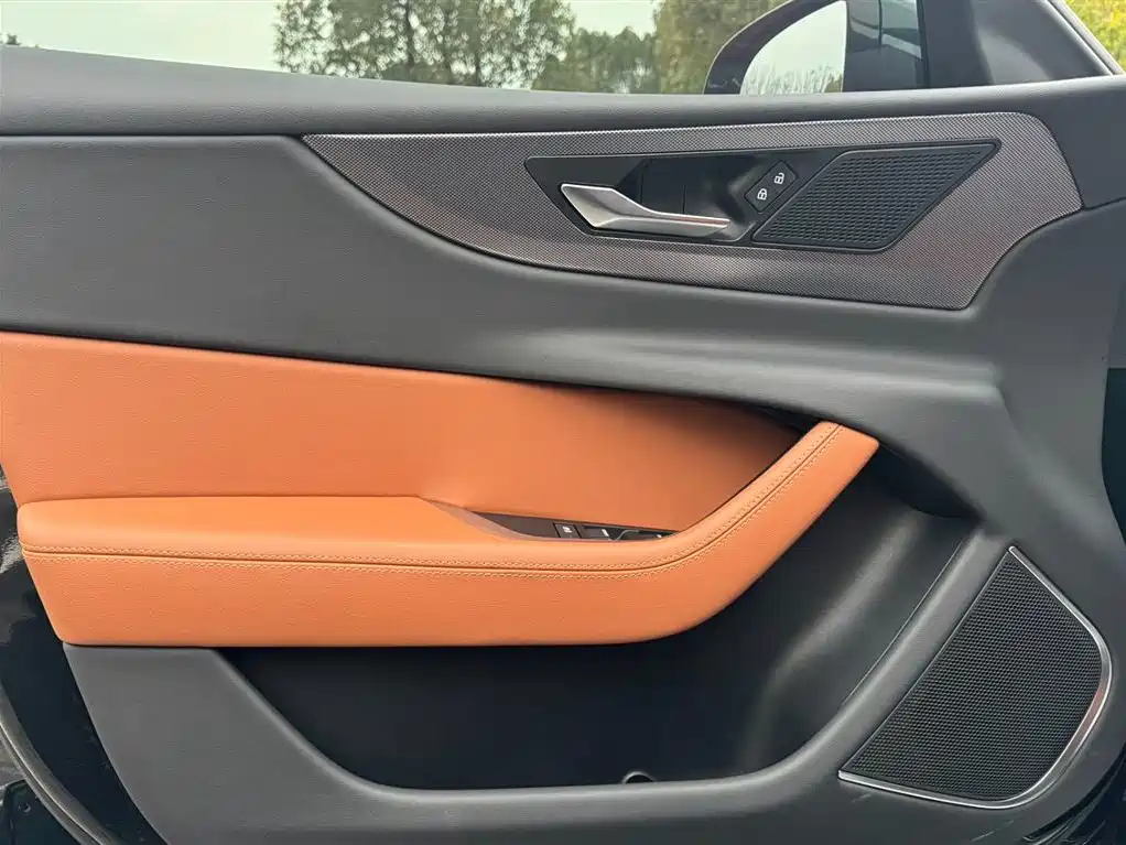 Jaguar XEL 2023 — фото 11