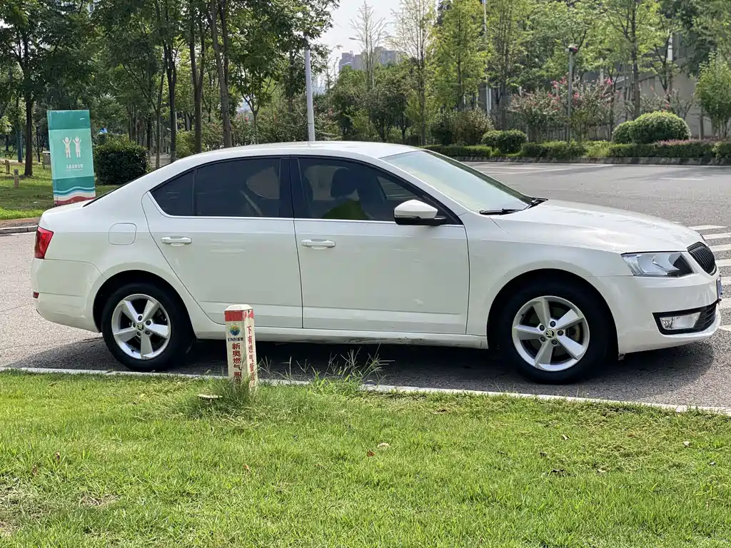 Skoda Octavia 2015 — фото 9