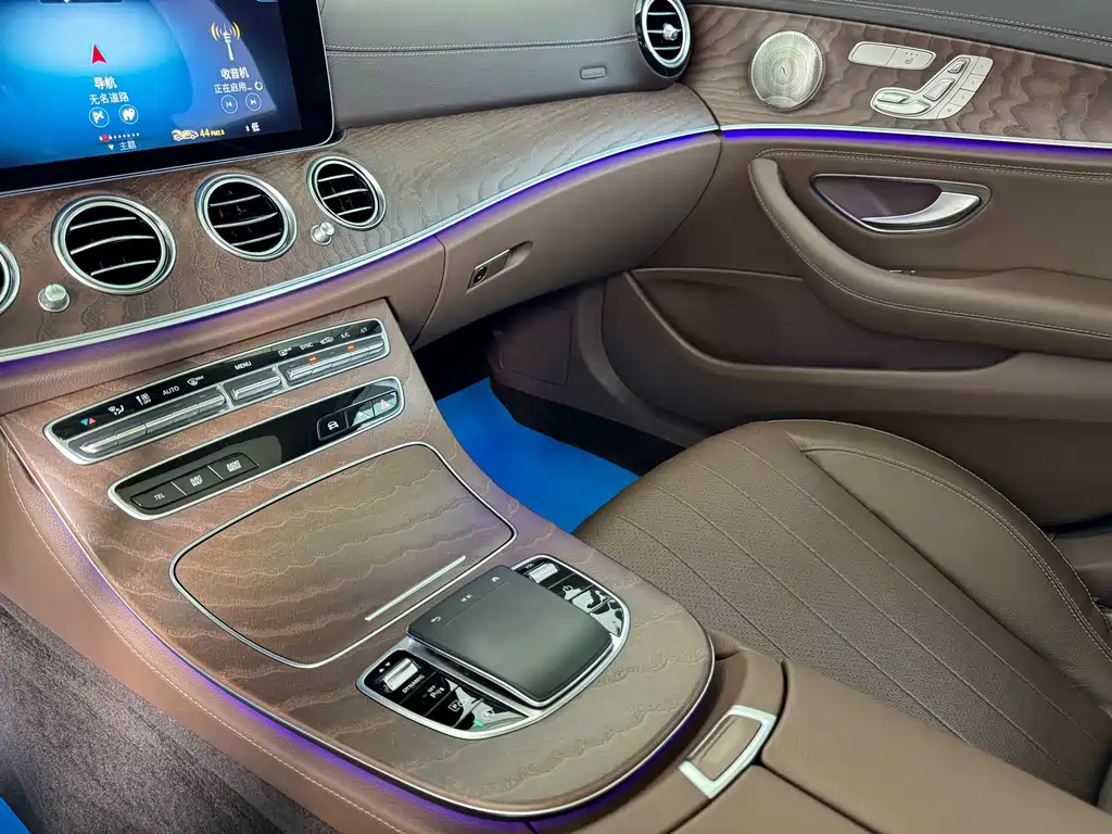 Mercedes-Benz E-Class 2023 — фото 11