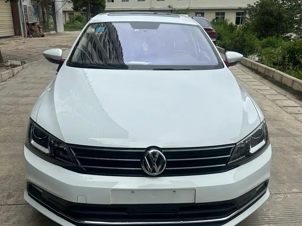 Volkswagen Sagitar 2016