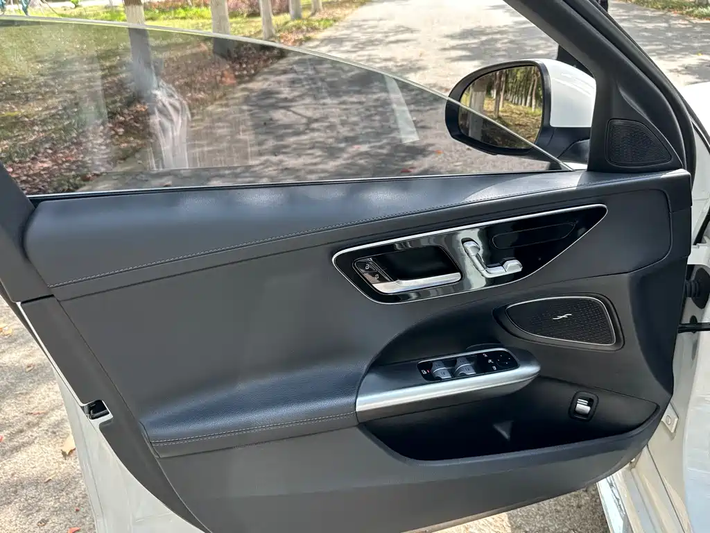 Mercedes-Benz C-Class 2023 — фото 10