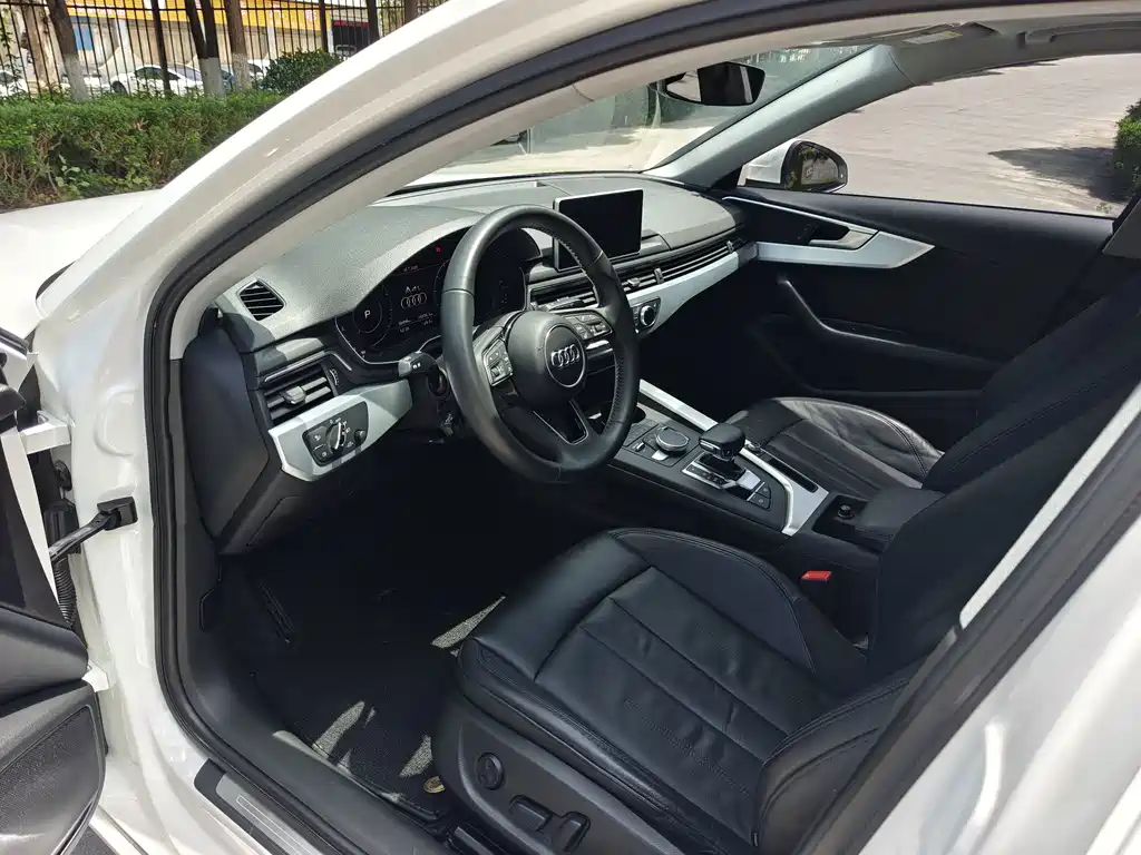 Audi A4L 2018