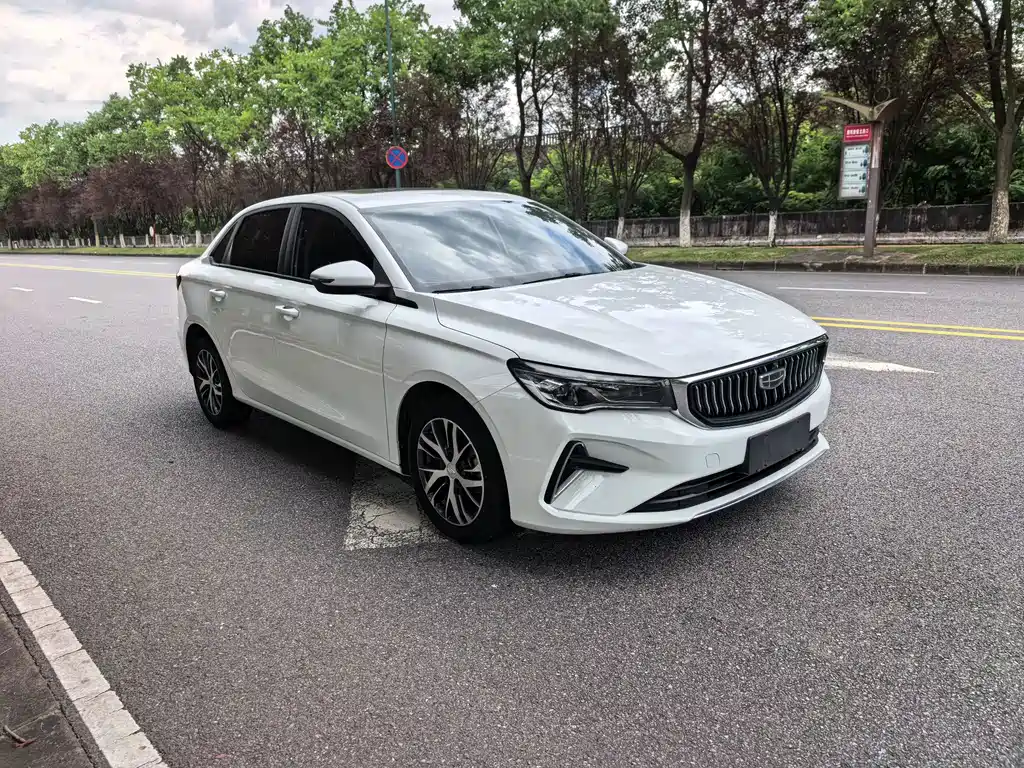 Geely Emgrand 2023