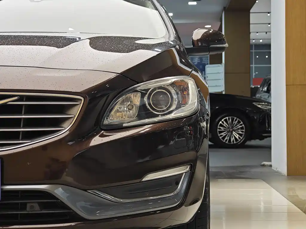 Volvo S60 2018 — фото 2