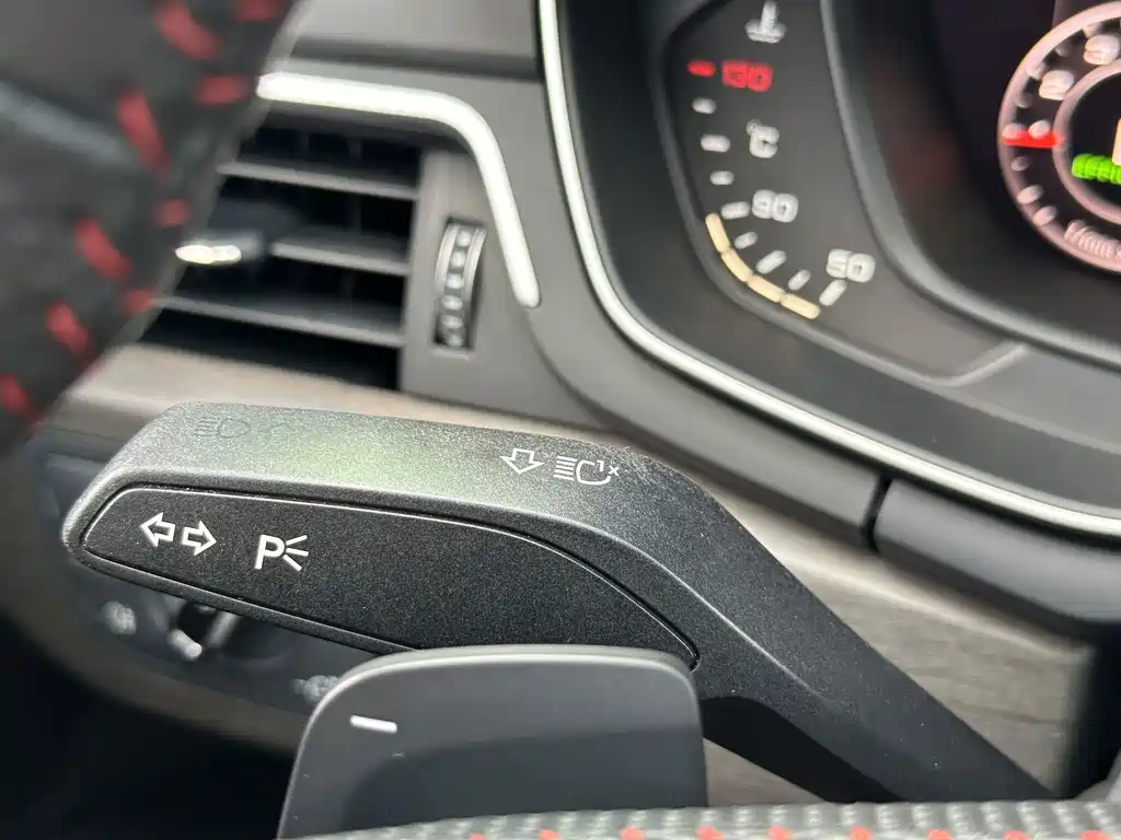 Audi A4L 2018 — фото 33