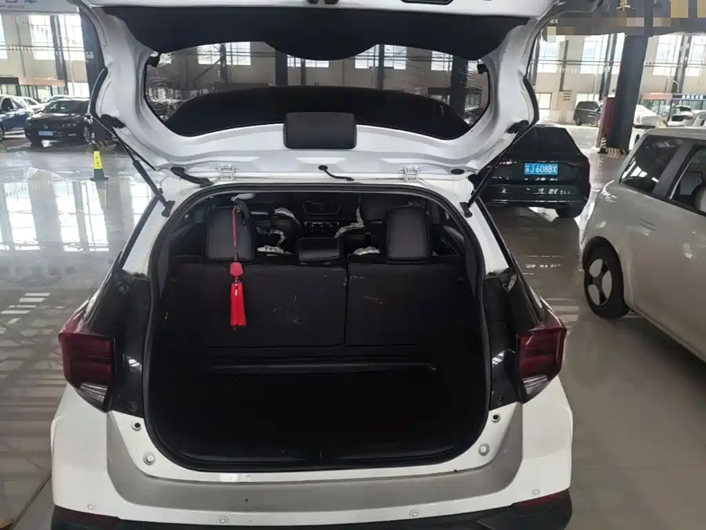 Toyota Yaris L 2022 — фото 19