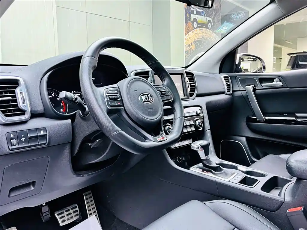 Kia KX5 2017 — фото 8
