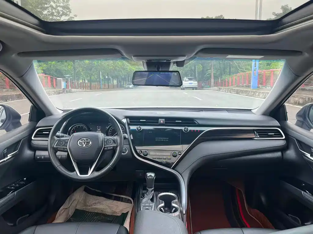 Toyota Camry 2020 — фото 10
