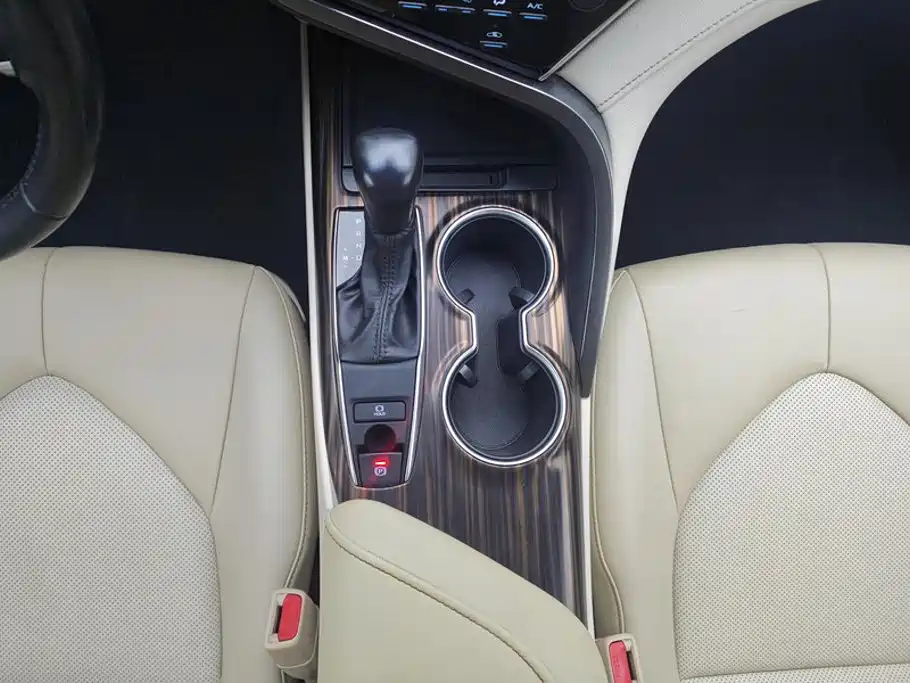 Toyota Camry 2020 — фото 16