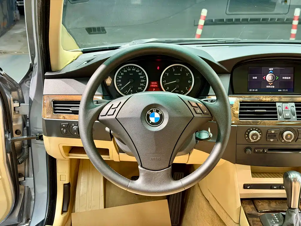 BMW 5 Series 2004 — фото 15