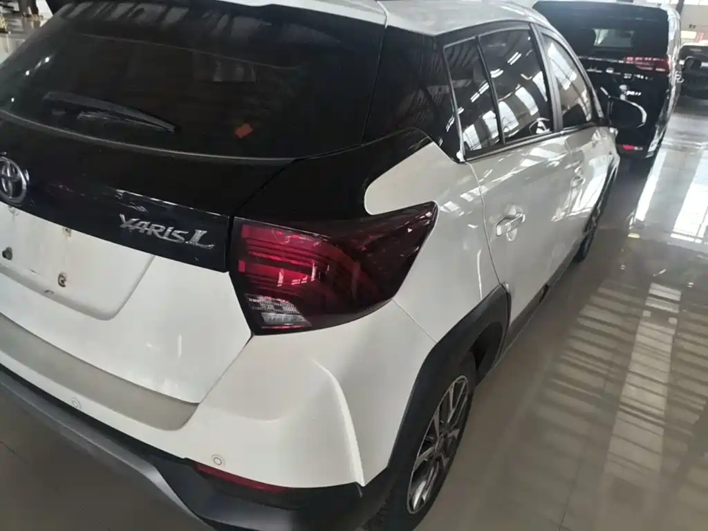 Toyota Yaris L 2022 — фото 8