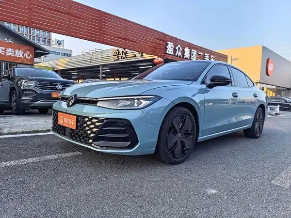Volkswagen Passat 2024