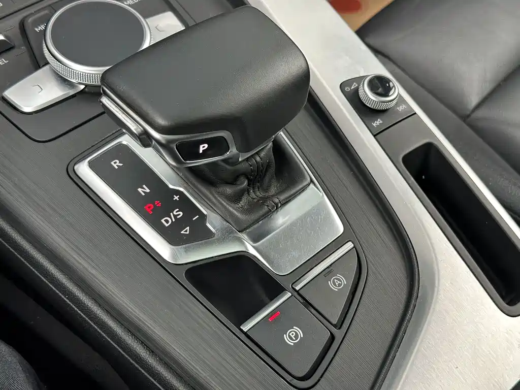 Audi A4L 2019 — фото 23
