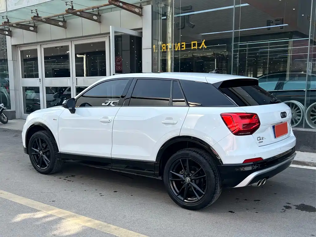 Audi Q2L 2021