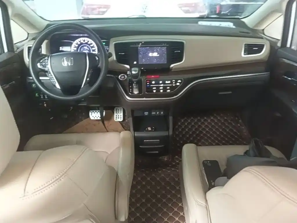 Honda Odyssey 2018 — фото 10