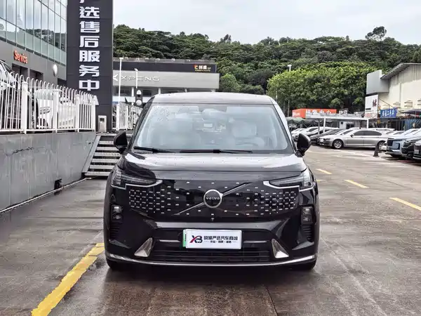Volvo EM90 2024