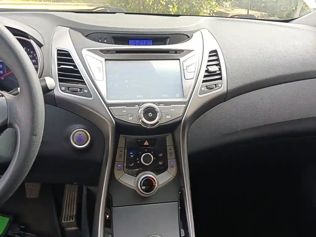 Hyundai Elantra Langdong 2015 — фото 13