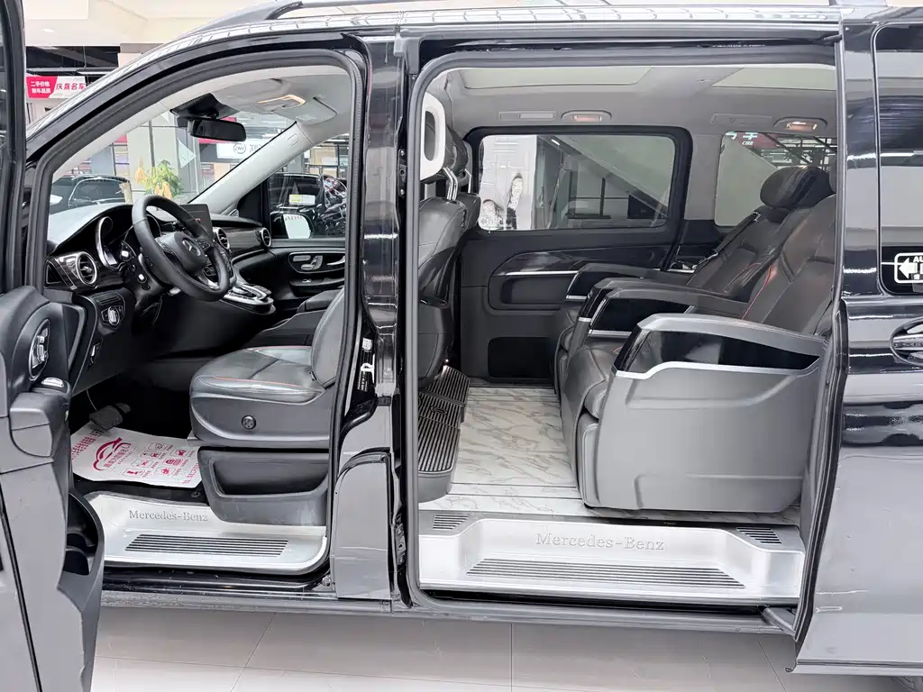 Mercedes-Benz V-Class 2019 — фото 10