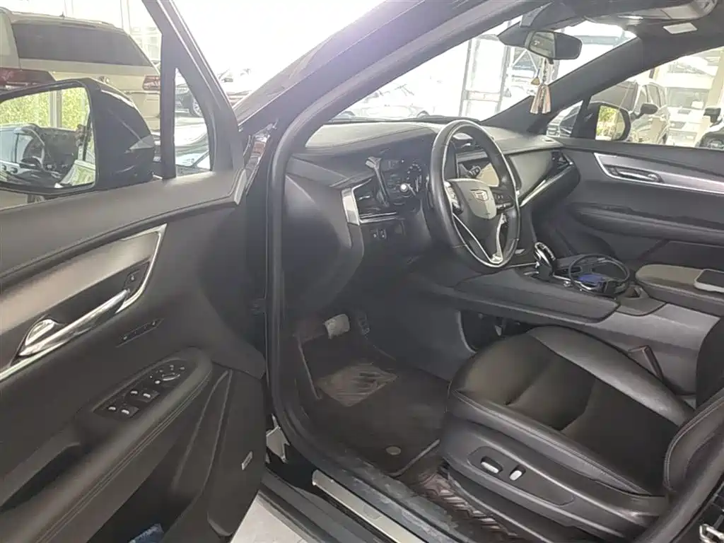 Cadillac XT6 2023 — фото 16
