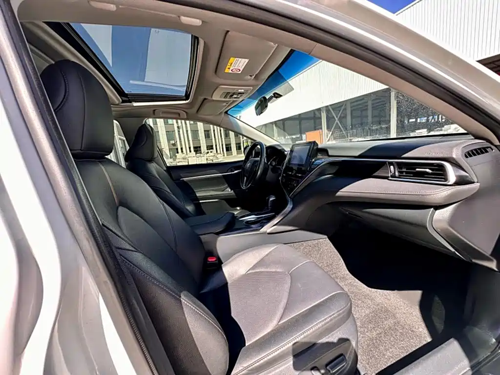 Toyota Camry 2023 — фото 15